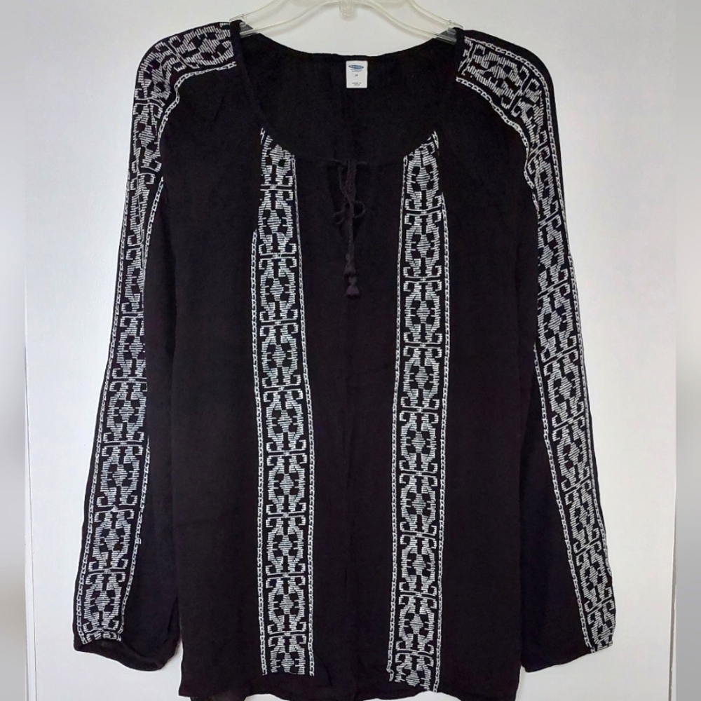 Old Navy black blouse size M.